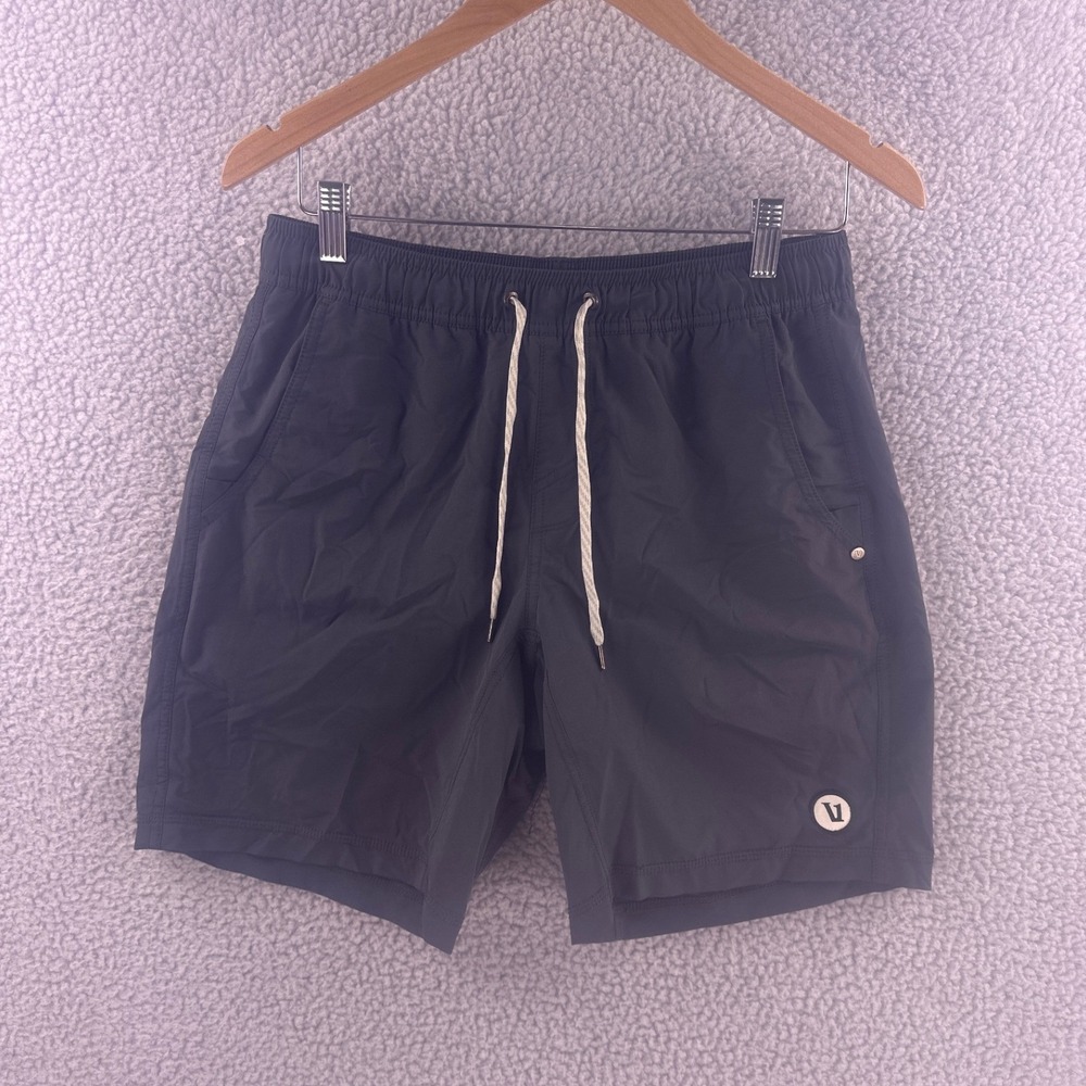 Vuori Kore Shorts Mens Medium Charcoal Grey Athletic Lined Gym 7.5 Inseam